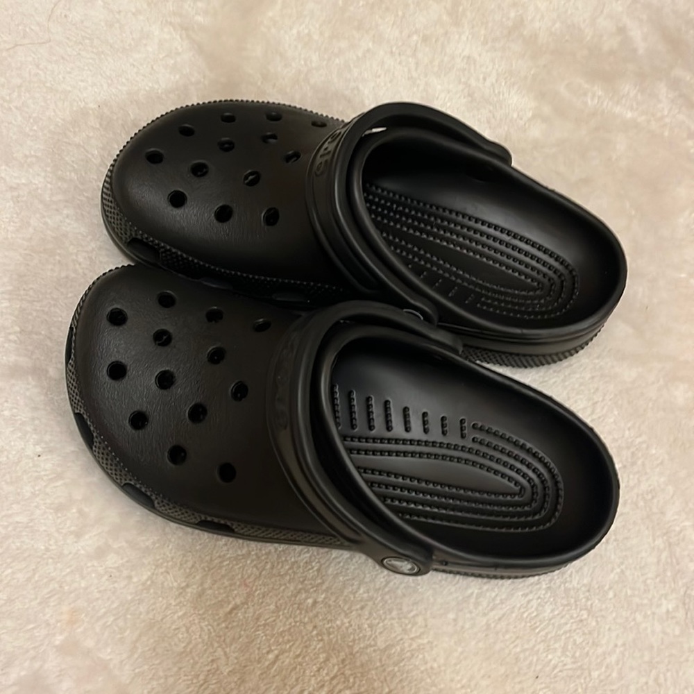 New Black Crocs Women’s size 7